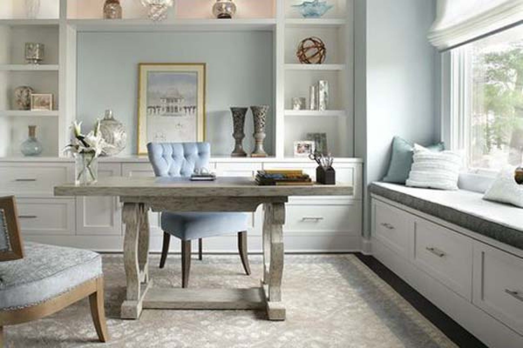 Using Professional Home Office Decor Ideas To Make Your Office Space